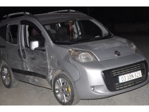 Şuhut’ta 2 Otomobil Çarpıştı: 1 Yaralı