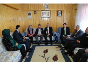 Vali Toraman, Uzman Onbaşı Hüseyin Ümit’i Ziyaret Etti