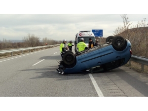 Bariyerlere Çarpan Otomobil Takla Attı: 1 Yaralı