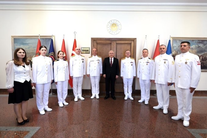 bakan-guler-deniz-kuvvetleri-komutani-tatlioglu-nu-kabul-etti