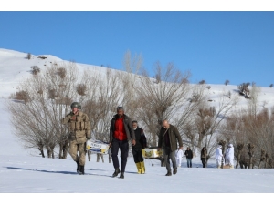 Mehmetçik’ten Köylüye Helikopterli Hizmet
