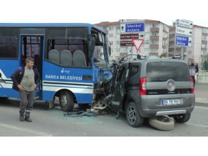 Kocaeli’de Öğrenci Taşıyan Minibüs Kaza Yaptı: 27 Yaralı