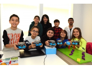 Küçük Mucitlerin Büyük Yolculuğu