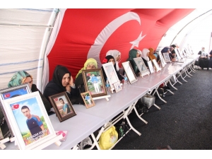 Hdp Önündeki Ailelerin Evlat Nöbeti 185’inci Gününde