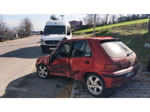 Samsun’da Öğrenci Servisi Otomobille Çarpıştı: 4 Yaralı