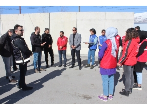 Gençlerden Emniyet Güçlerine Anlamlı Ziyaret