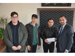 Harçlıklarını Kardeşlerine Gönderdiler