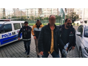 Otomobilde 4 Tabanca Ele Geçti: 2 Gözaltı