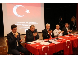 Ergene Belediye Meclisi’nden Şehitlere Dua, Atatürk Anıtına Karanfil