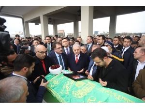 Kazada Hayatını Kaybeden Ünlü Hafız Ve Eşi Son Yolculuğuna Uğurlandı