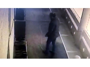 Camiden Ayakkabı Hırsızlığı Kameraya Böyle Yansıdı