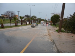 Didim’de Sağanak Yağış Etkili Oldu