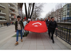 Üniversite Öğrencileri, Mehmetçiğe Destek İçin Yürüyüş Yaptı