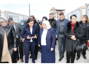 Binali Yıldırım’ın Eşi Semiha Yıldırım’dan Depremzedelere Ziyaret