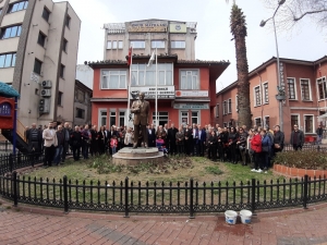 Şehitler İçin Saygı Duruşu