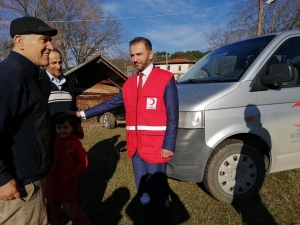 Türk Kızılayından Evi Yanan Aileye Yardım