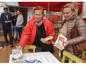 Chp Çeşme Kadın Kollarından "Dolaşan Kitap" Kampanyası