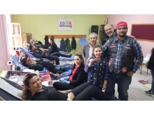 Öğrenci Veli Ve Yakınlarından Kan Bağışı