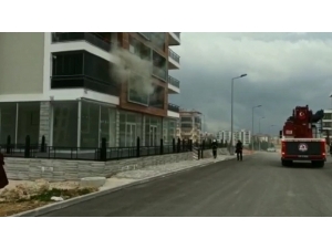 Elektrik Panosunda Çıkan Yangın Paniğe Neden Oldu