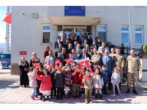 Minik Öğrencilerden Mehmetçiğe Destek Ziyareti