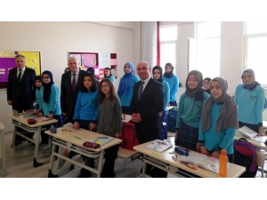 Başkan Pekmezci 15 Temmuz İmam Hatip Ortaokulu’nu Ziyaret Etti