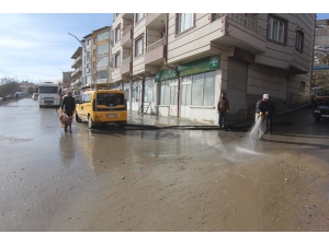 Bayburt’ta Cadde Ve Sokaklar Tazyikli Suyla Yıkanıyor