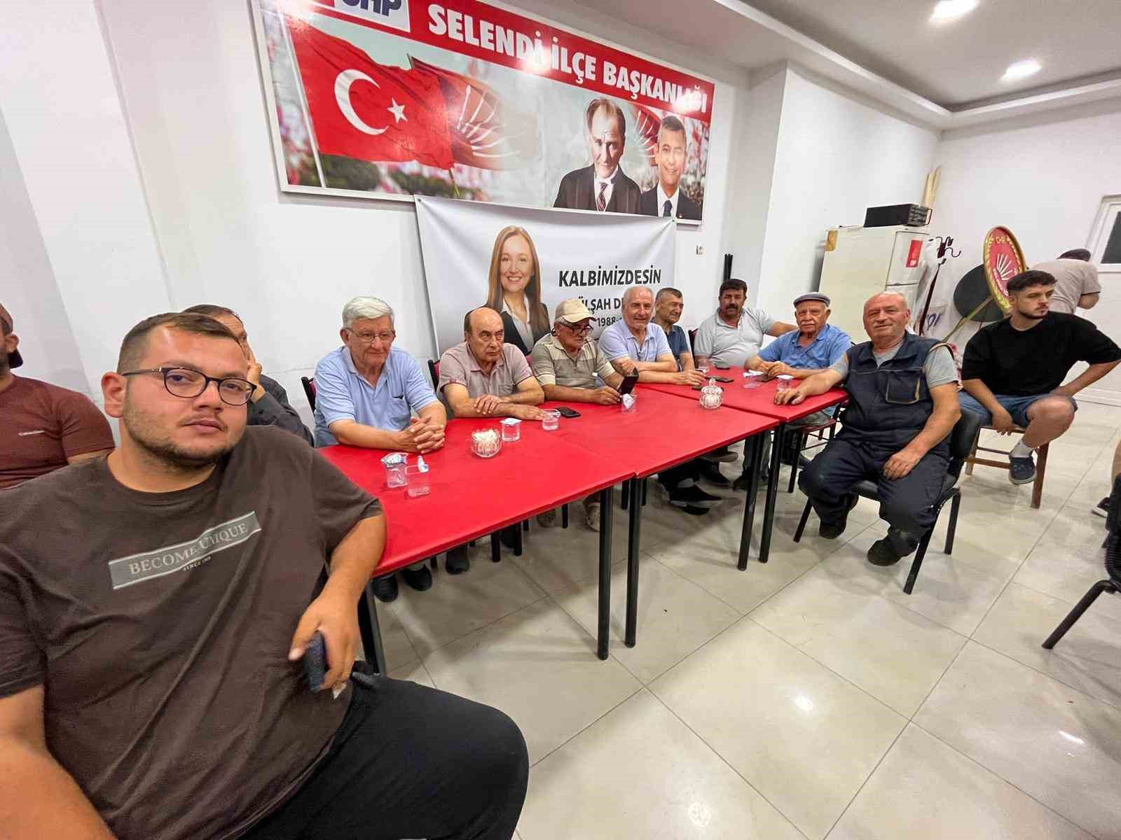 chp-selendi-ilce-teskilatindan-150-kisi-istifa-etti