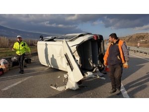 Cenazeye Giden Minibüs Takla Attı, 2 Yaralı