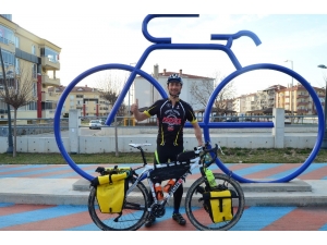 İtalyan Bisikletçi Korona Virüsüyle Mücadele Eden Ülkesine Dönmeye Çalışıyor