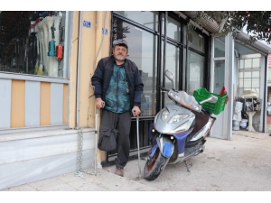 Hırsızların Çaldığı Ekmek Teknesi Kavuşan Engelli Gözyaşlarını Sildi