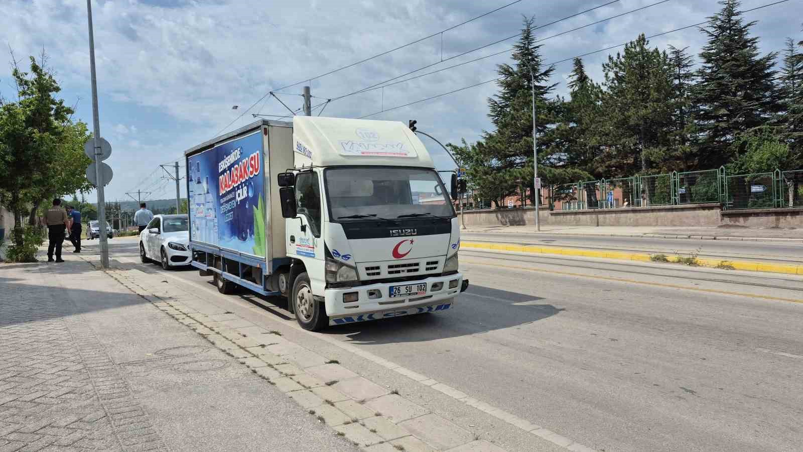 kalabak-su-kamyonunun-carptigi-9-yasindaki-cocuk-agir-yaralandi