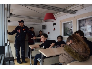 Simülasyon Tırında Depremi Birebir Yaşadılar