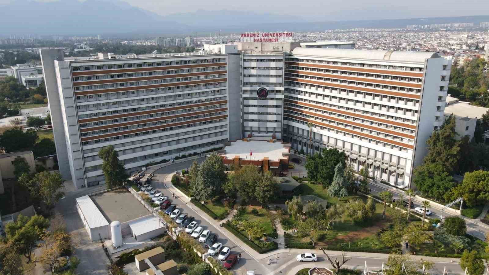 akdeniz-universitesi-nde-rahim-nakli-yapilan-hastada-organ-reddi-gelisti