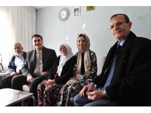 Yaşlı Çifti Mutlu Eden Sürpriz Ziyaret