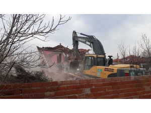 Manisa’da Depremde Hasar Gören 151 Binanın Yıkımı Tamamlandı
