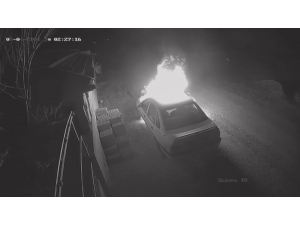 Benzin Döküp Otomobili Yaktı