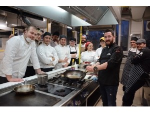 Şef Rüştü Ekmen’den “Uzak Doğu Mutfağı Ve Teppan Uygulamaları” Atölyesi