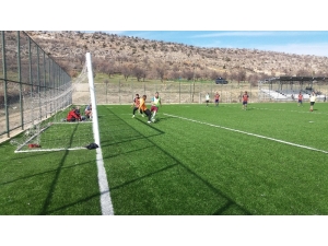 Dicle Gençlikspor Oyuncuları, Kaymakam Ve Emniyet Personeli İle Karşılaştı