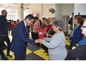 Başkan Çelik’ten Kadınlar Günü Jesti