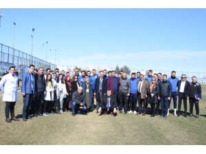 Bb Erzurumspor Teknik Heyet Ve Futbolculara Tatlı İkramında Bulundular