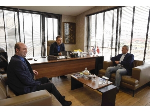 Sakaryaspor Teknik Direktörü Yıldırım Ve Futbolcular Altınküre Lisesi’nin Konuğu Oldu