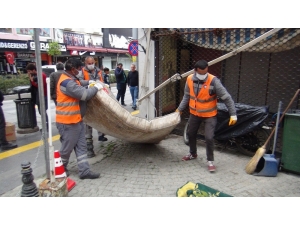 İş Yerinden Gelen Pis Kokular Önce Polisi, Sonra Belediyeyi Harekete Geçirdi