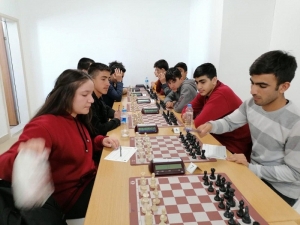 100. Yıl Satranç Turnuvasında Çekişme