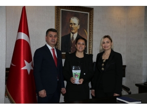 Başkan Şimşek, Kadın Çalışanların Kadınlar Günü’nü Kutladı