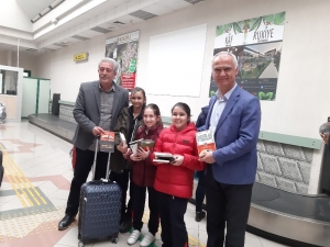 "Yolculuğun Kısa Da Olsa Kitap Oku" Etkinliği Havaalanında Gerçekleşti