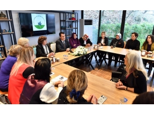 Dündar, Osmangazili Kadınların Gününü Kutladı