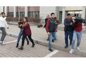 Benzin Döküp Otomobili Yakanlar Tutuklandı