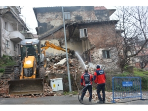 Kdz. Ereğli’de Metruk Binalar Yıkılıyor