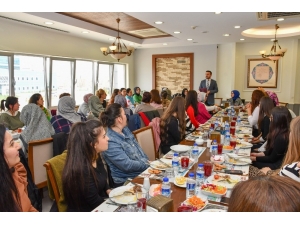 Başkan Tanır Kadın Personelle Yemekte Buluştu
