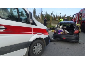 Tuzla’da İki Otomobil Birbirine Girdi: 1 Yaralı